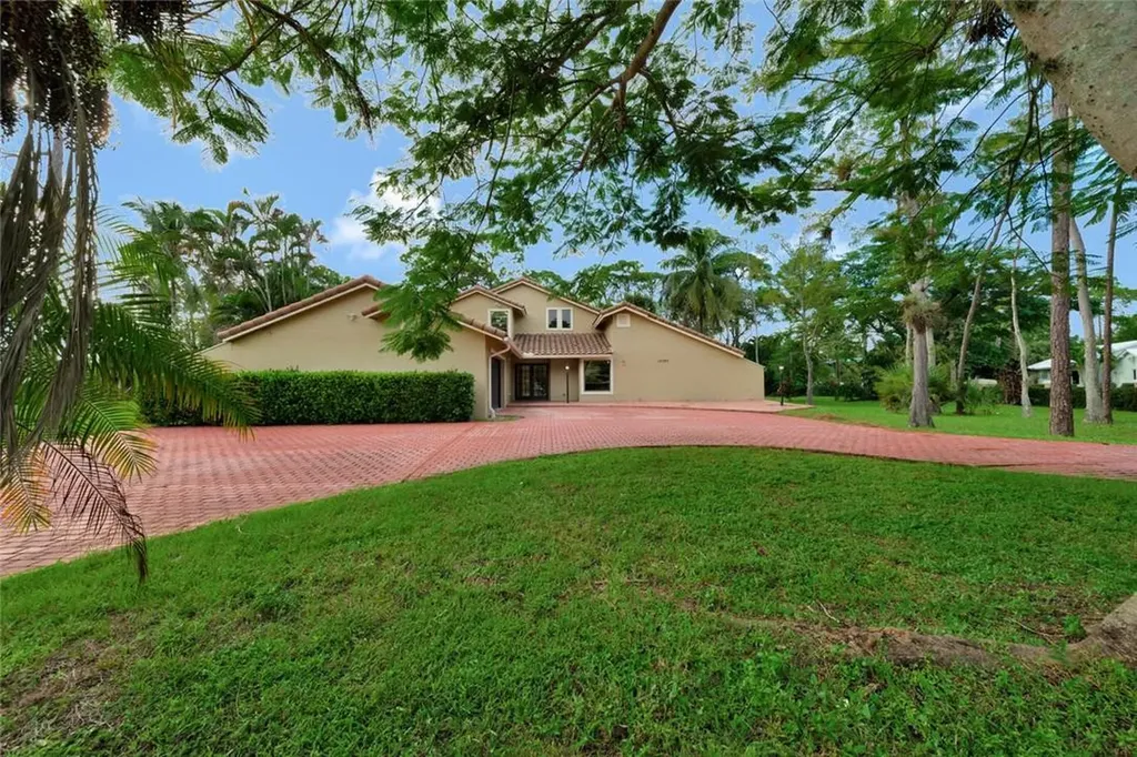 12797 Pineacre Court Wellington FL 33414