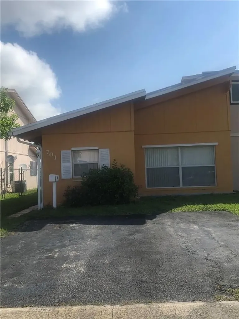 701 SW 79th Terrace North Lauderdale FL 33068