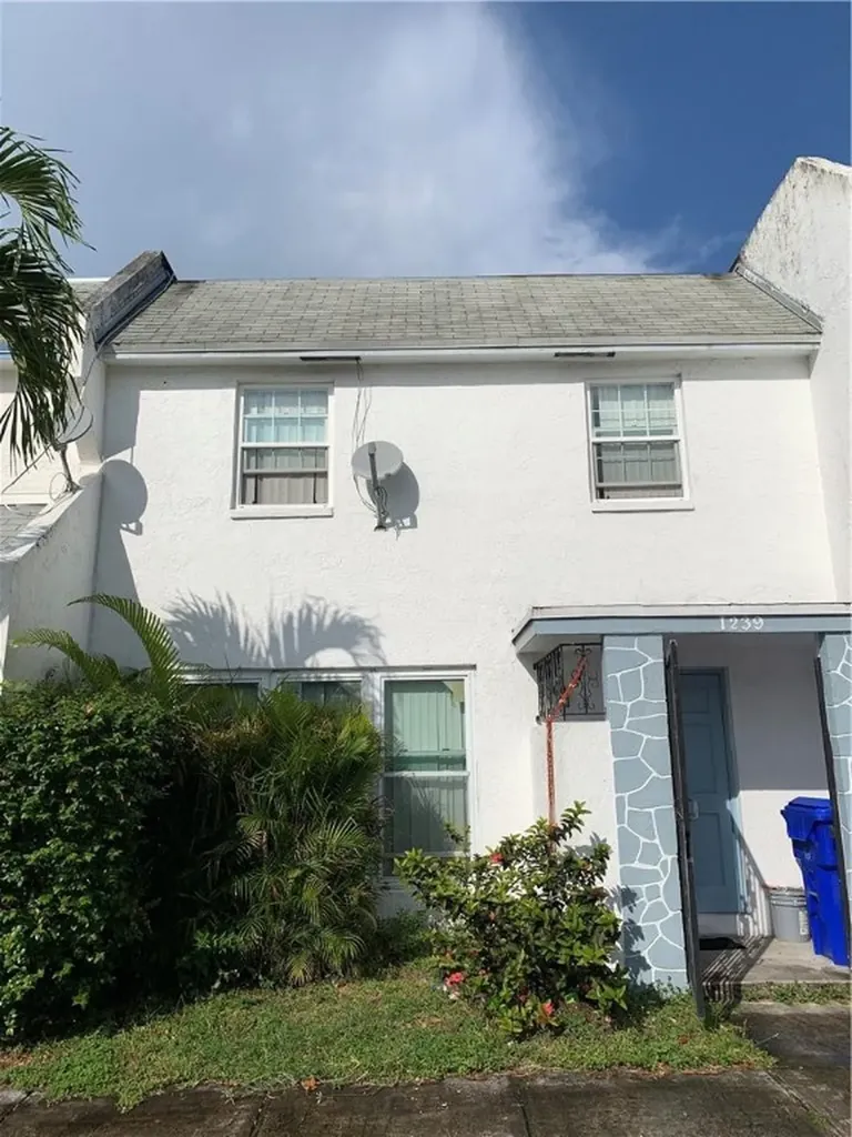 1239 Seaview North Lauderdale FL 33068