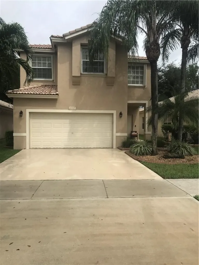 4987 Pelican Manor Coconut Creek FL 33073