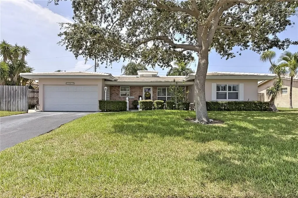 2265 NE 37th Court Lighthouse Point FL 33064