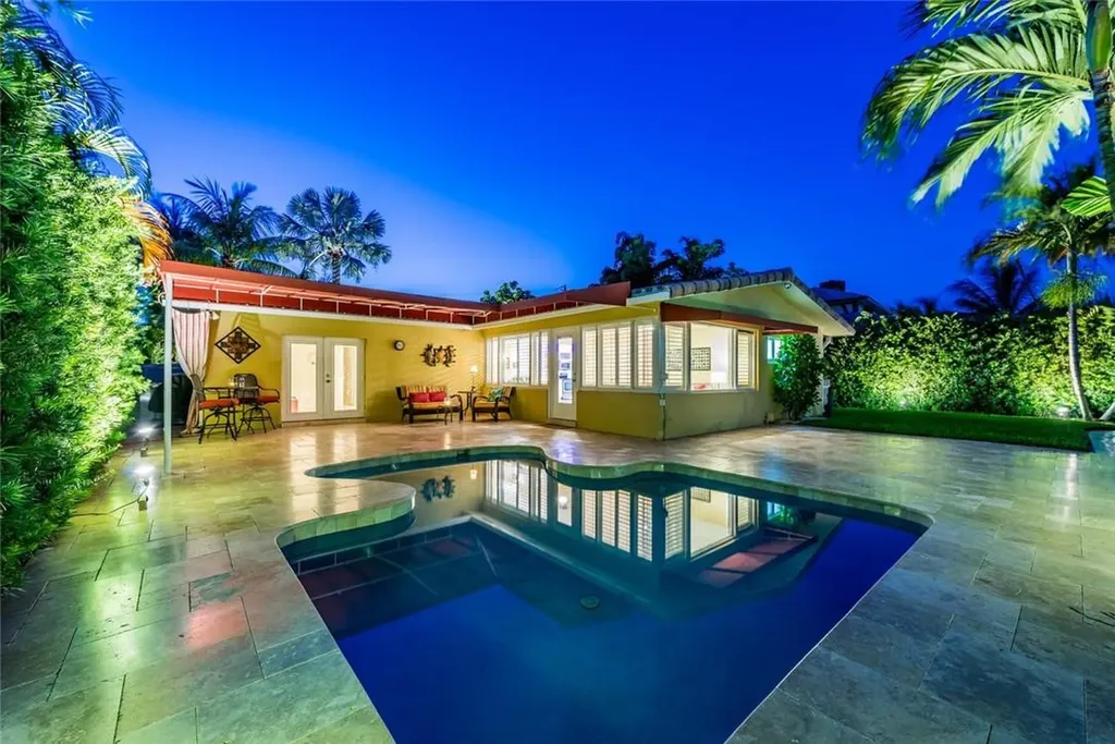 2048 NE 21st Court Wilton Manors FL 33305