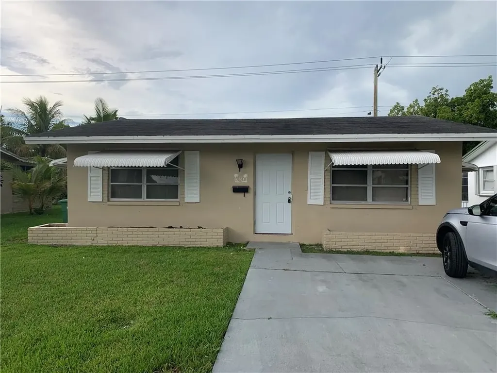 6704 NW 57th Court Tamarac FL 33321