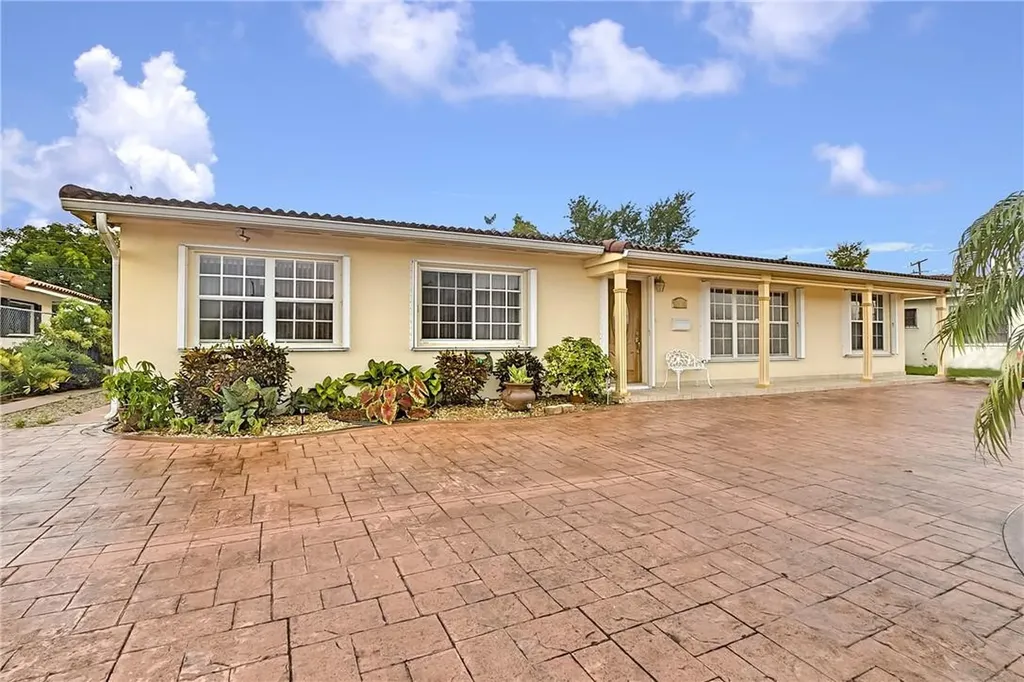 8810 SW 21st Terrace Miami FL 33165