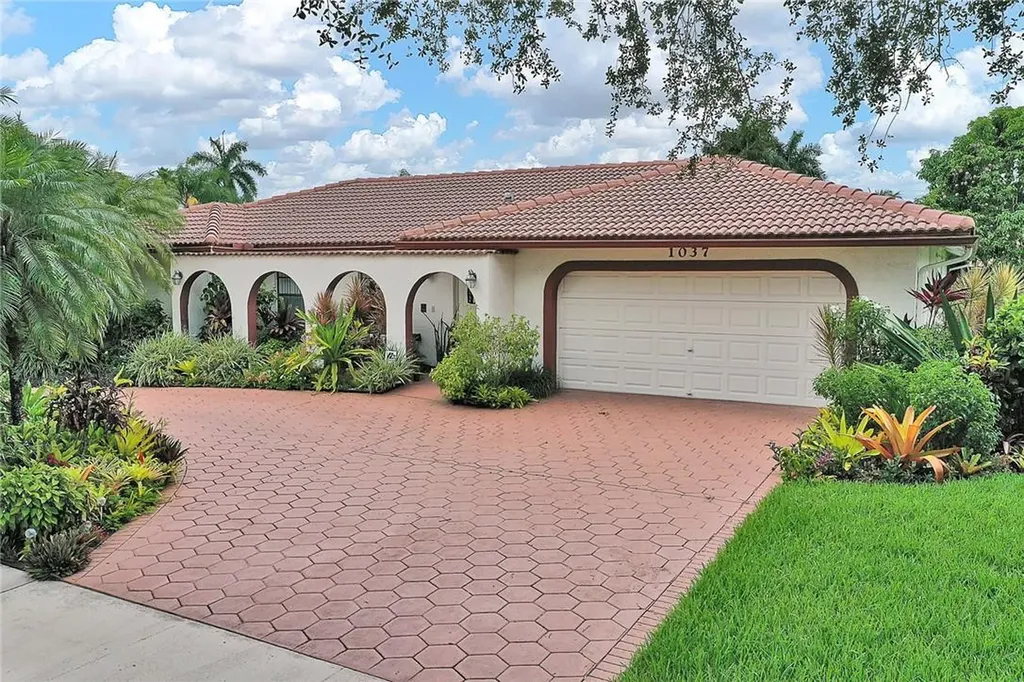 1037 NW 99th Avenue Plantation FL 33322