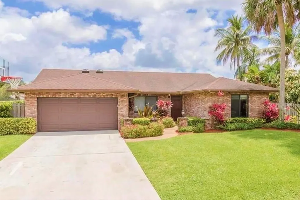 1020 NW 94th Terrace Plantation FL 33322