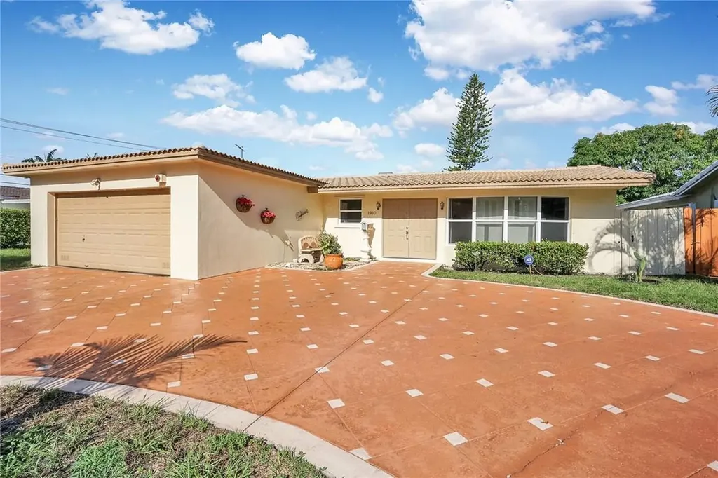 1910 N 49th Avenue Hollywood FL 33021