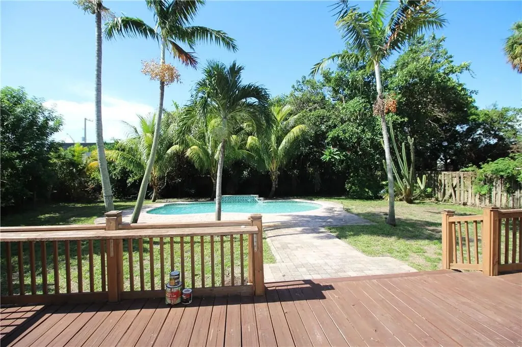 1572 NE 32nd Street Oakland Park FL 33334