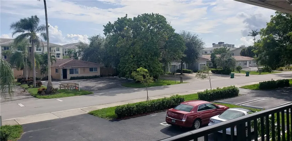 8705 NW 38th Drive Coral Springs FL 33065