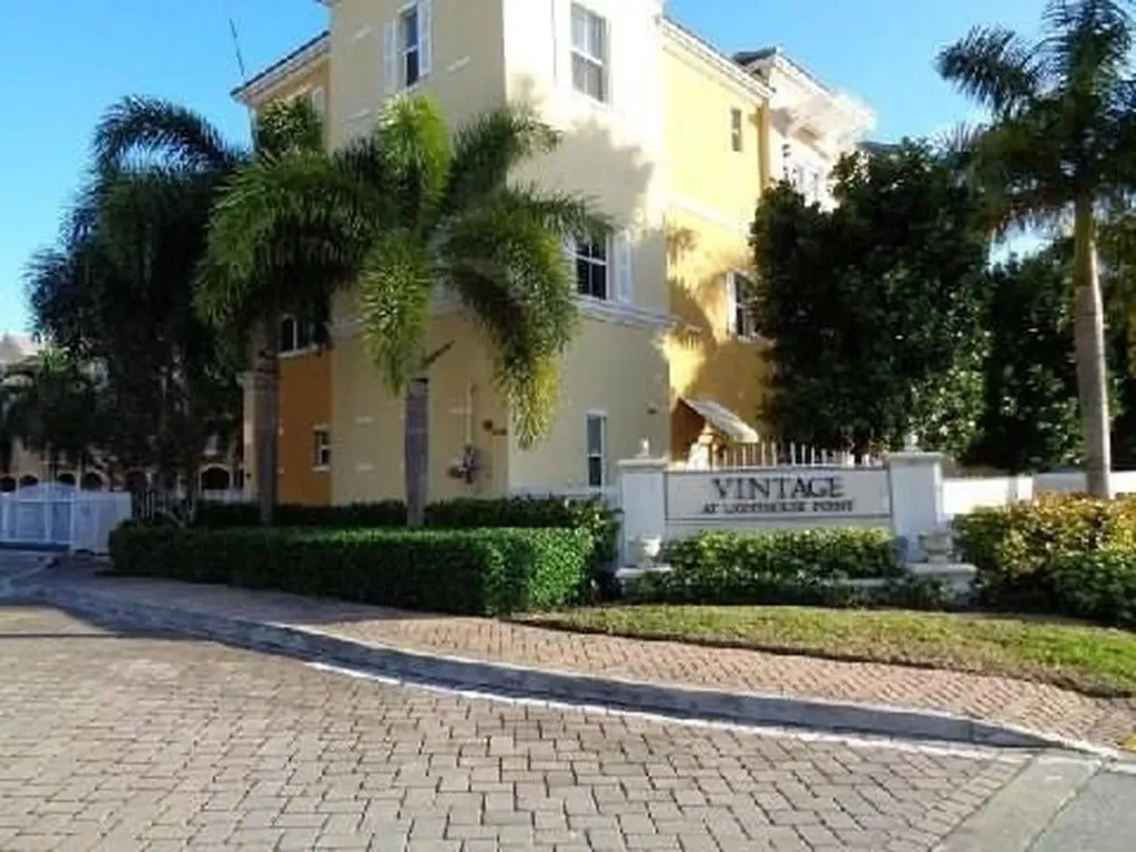 2323 Vintage Drive Lighthouse Point FL 33064