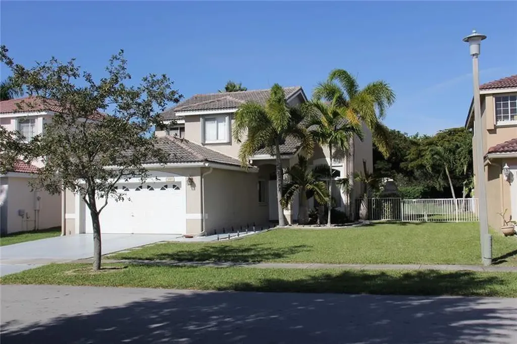 940 SW 177th Way Pembroke Pines FL 33029