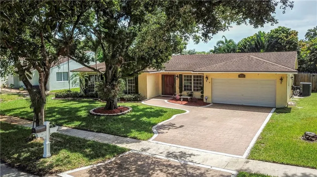 1940 SW 69th Avenue Plantation FL 33317