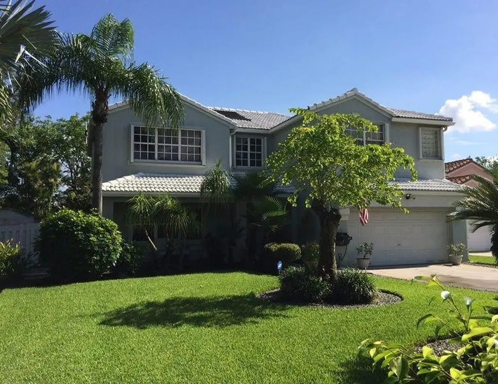 10595 SW 12th Manor Pembroke Pines FL 33025
