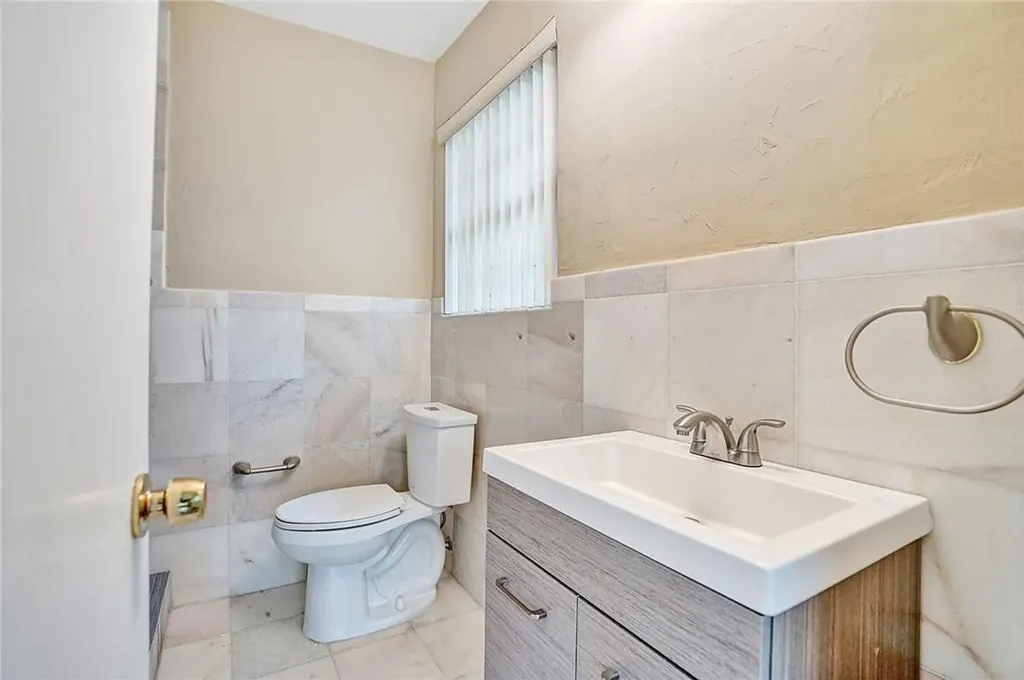 4400 NW 2nd Street Plantation FL 33317