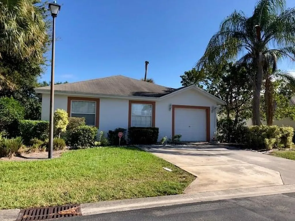 5484 Club Circle Haverhill FL 33415