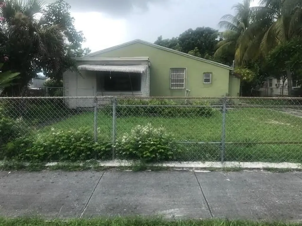 822 E 33rd Street Hialeah FL 33013