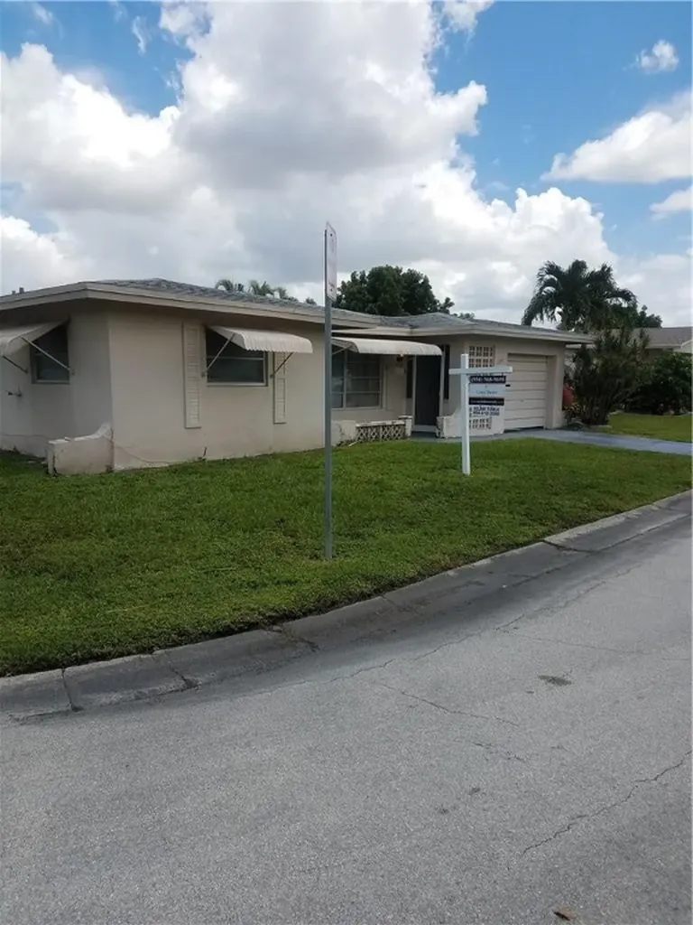 6895 NW 9th Street Margate FL 33063