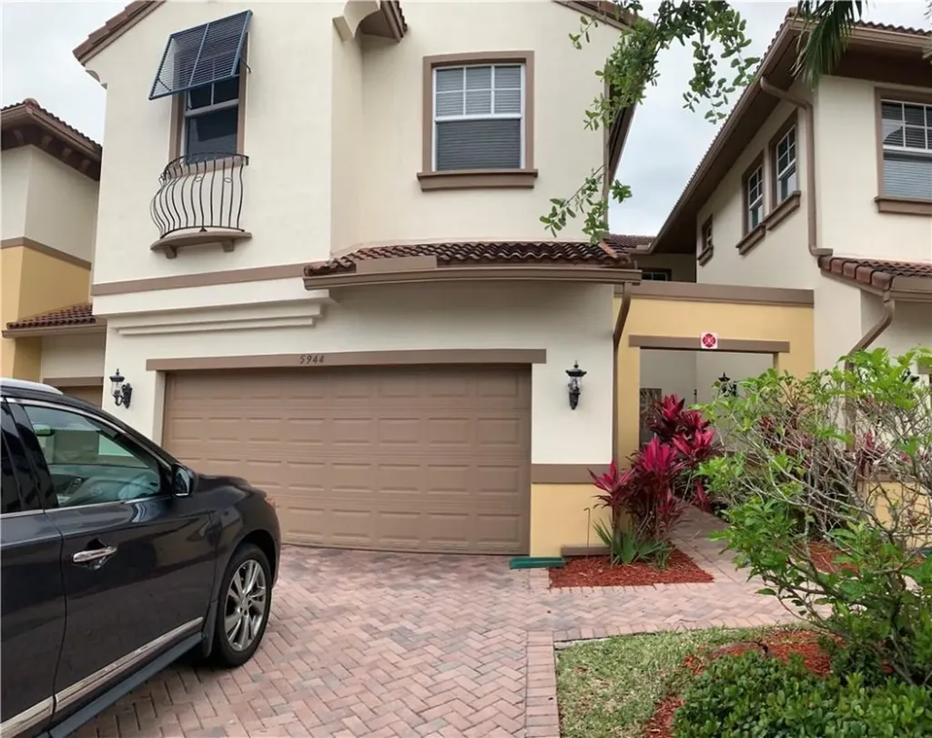 5944 NW 117th Drive Coral Springs FL 33076