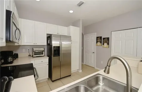 2977 NW 30th Place Oakland Park FL 33311