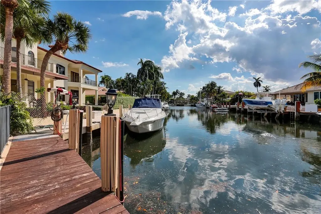 2832 NE 32nd Street Lighthouse Point FL 33064