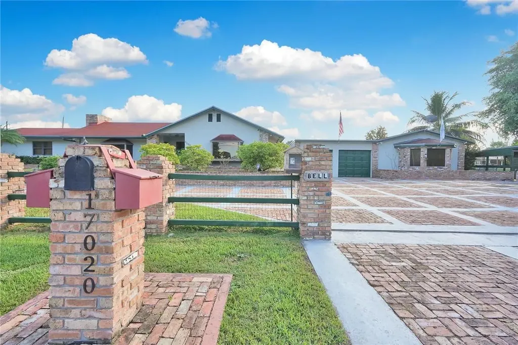 17020 SW 62nd Street Southwest Ranches FL 33331