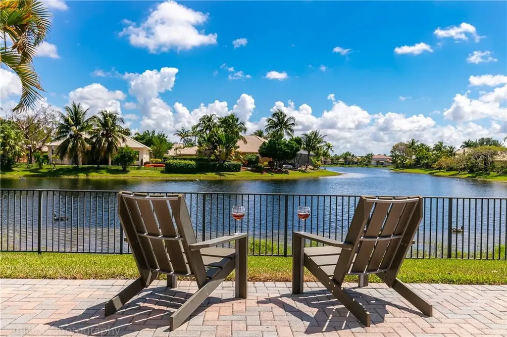 6886 NW 113th Avenue Parkland FL 33076