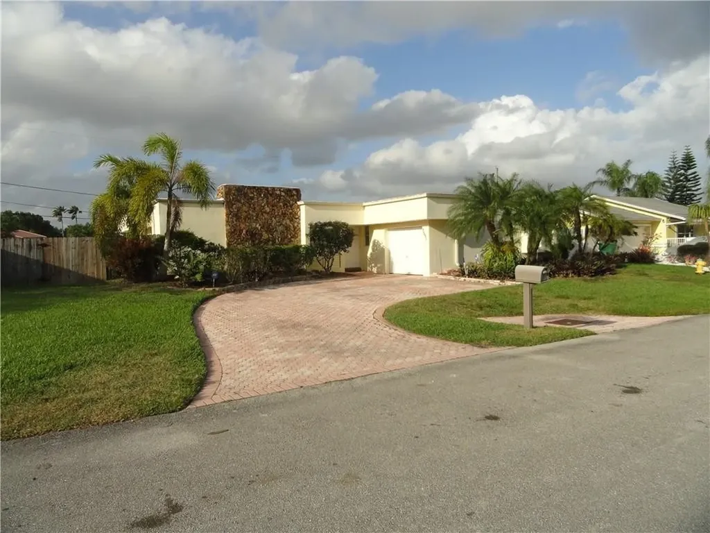 7551 SW 42nd Court Davie FL 33314