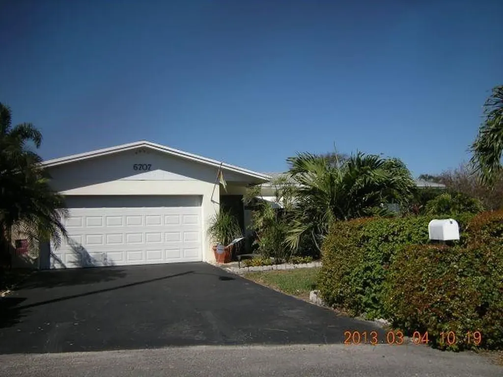 6707 Inwood North Lauderdale FL 33068