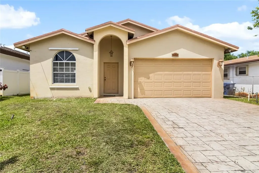 5737 SW 18th Street West Park FL 33023
