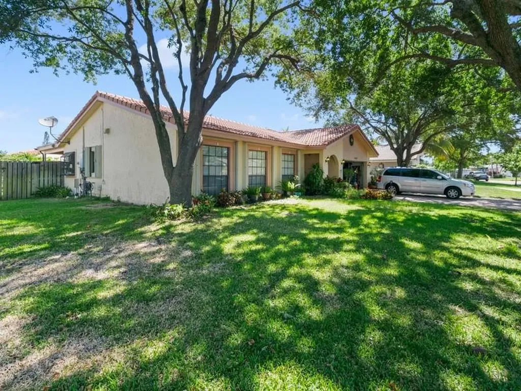 8557 NW 7th Street Coral Springs FL 33071