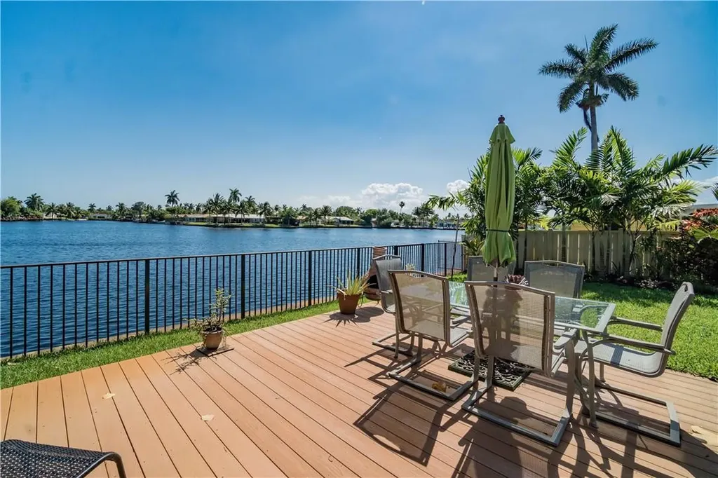 1550 NE 43rd Street Oakland Park FL 33334
