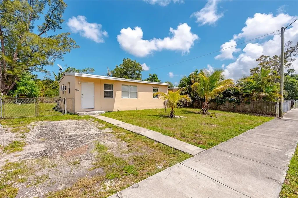 3731 SW 45th Terrace West Park FL 33023
