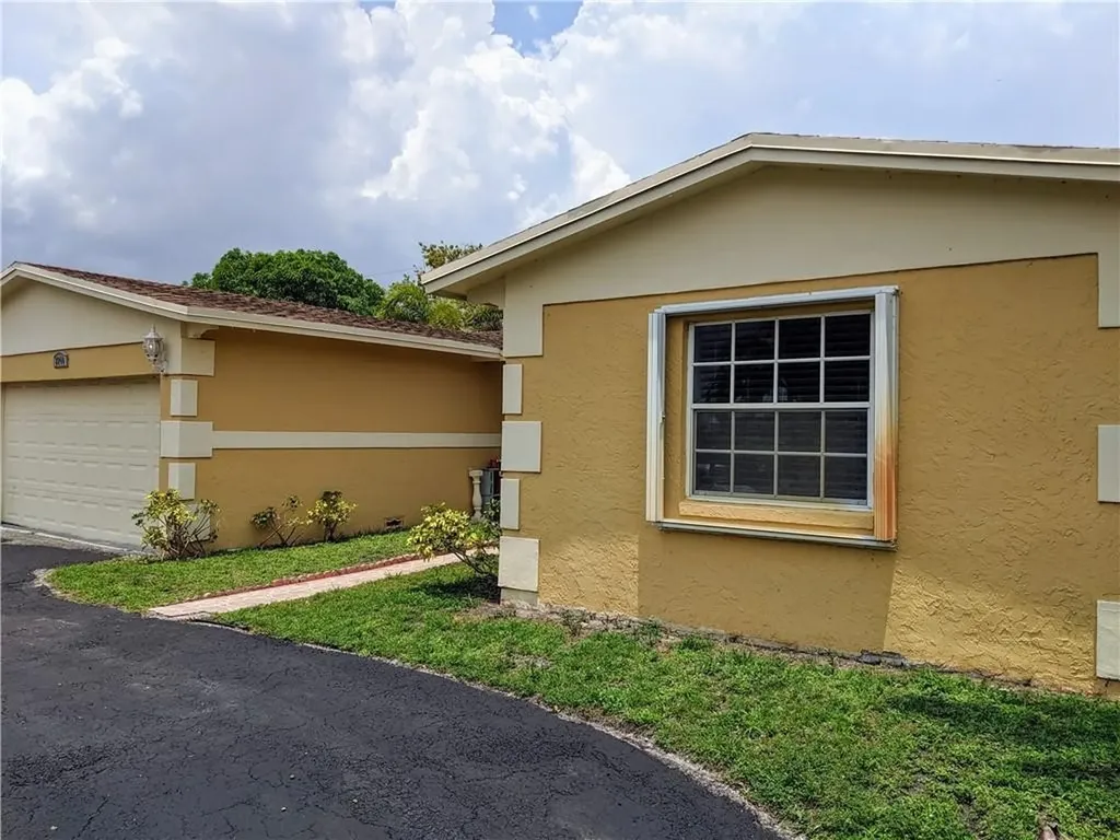 2244 NW 32nd Terrace Lauderdale Lakes FL 33311