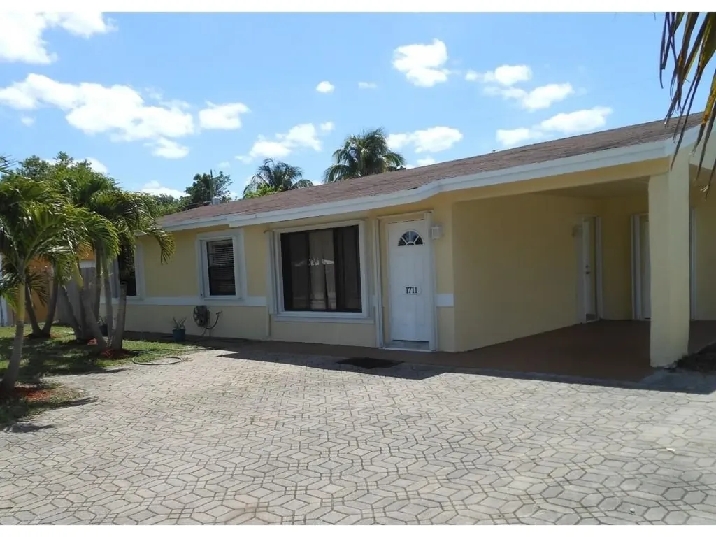 1711 SW 63rd Terrace North Lauderdale FL 33068