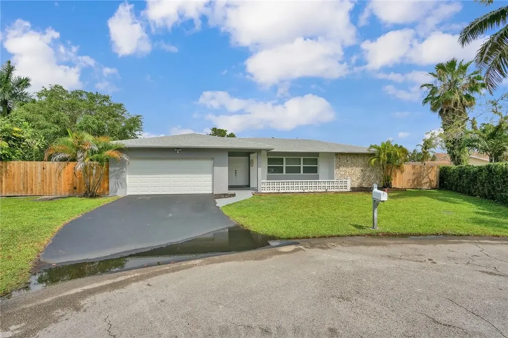 6821 SW 44th Court Davie FL 33314