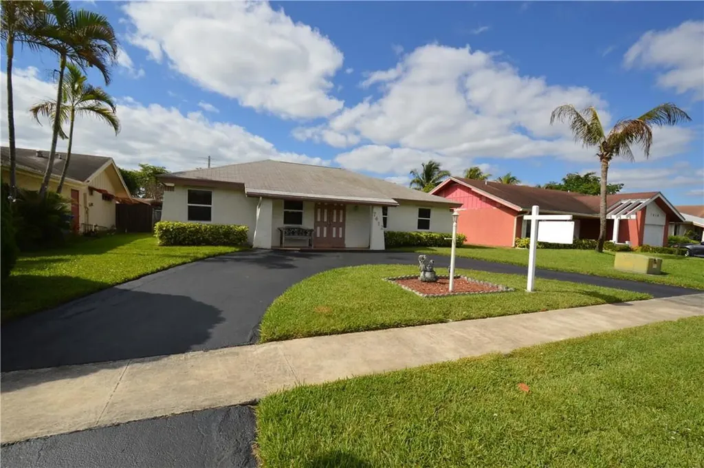 7412 SW 14th Place North Lauderdale FL 33068