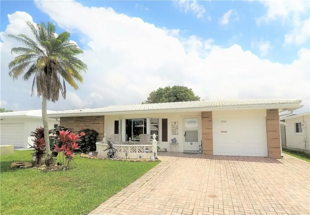7204 NW 74th Place Tamarac FL 33321