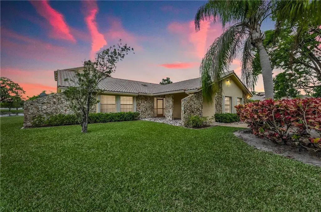 21621 Reflection Lane Boca Raton FL 33428