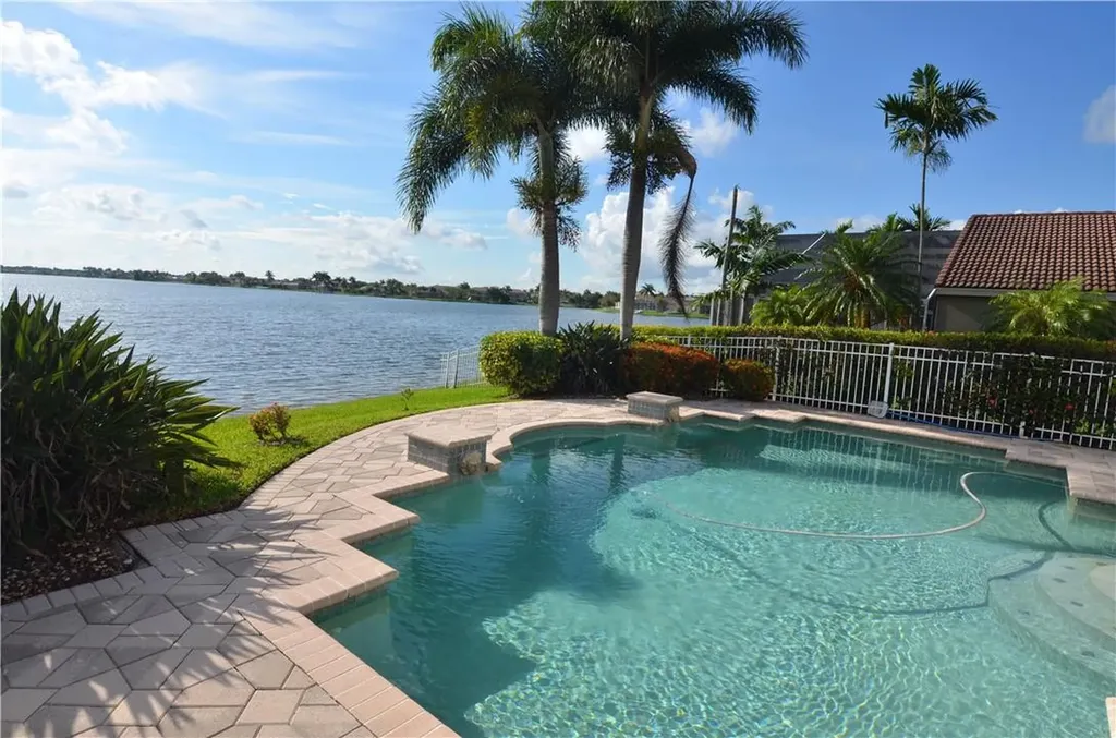 2405 NW 195th Avenue Pembroke Pines FL 33029