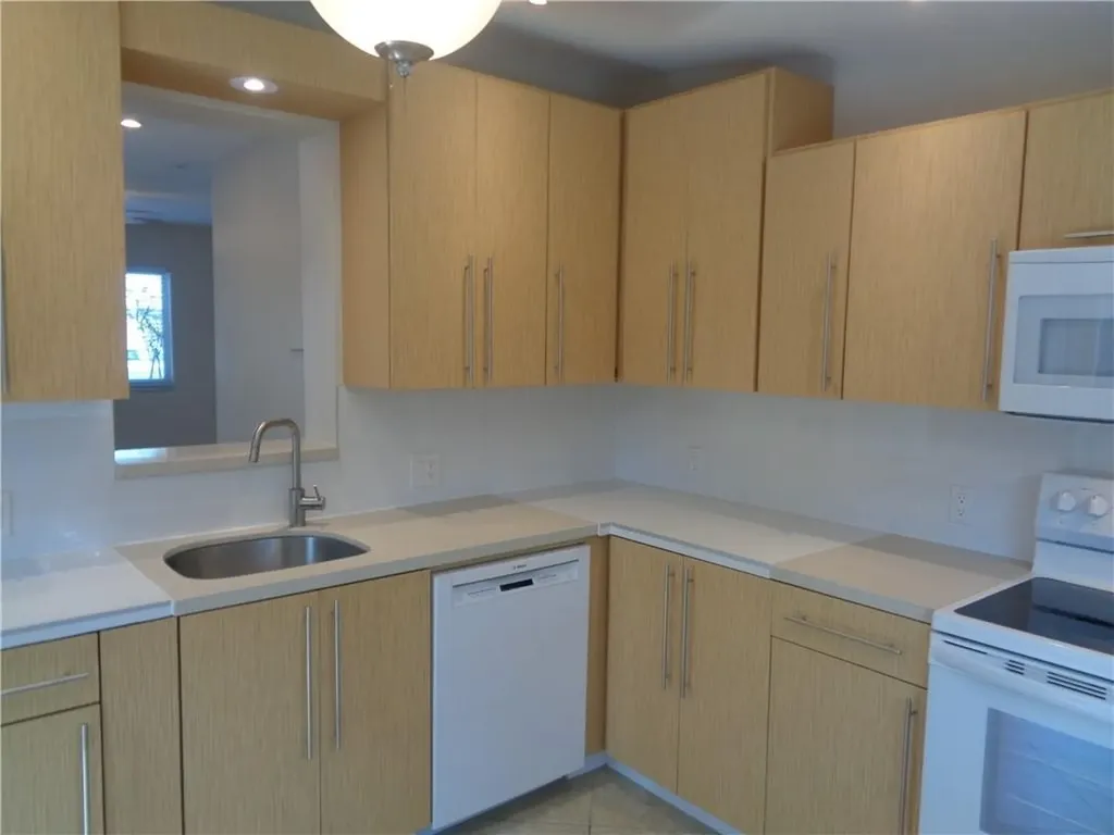 1016 NE 36th Street Oakland Park FL 33334