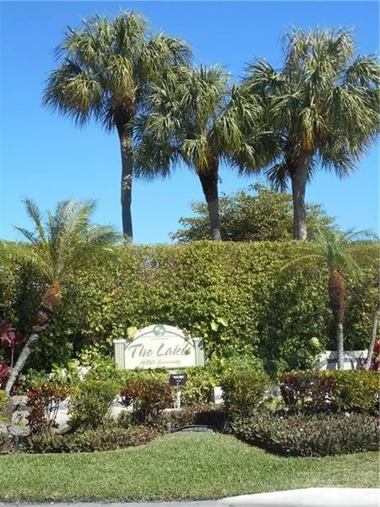 5121 E Lakes Drive Deerfield Beach FL 33064
