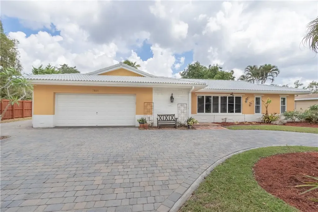 7521 NW 9th Street Plantation FL 33317