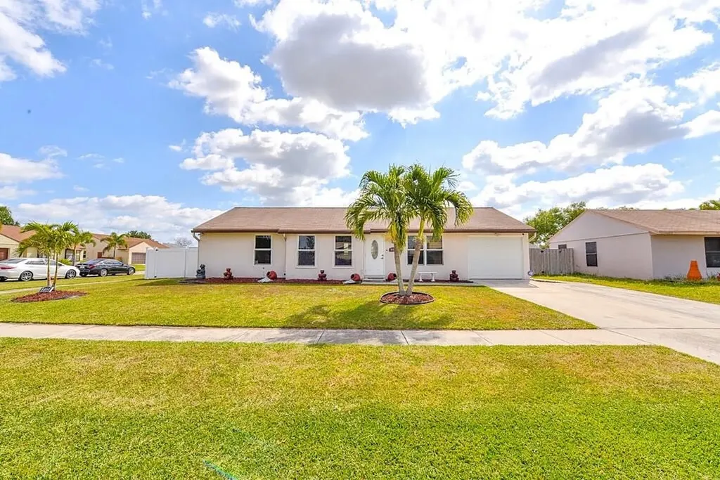 8054 Rose Marie Circle Boynton Beach FL 33472