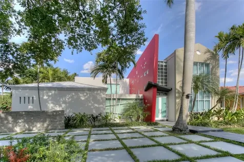 16581 NW 84th Avenue Miami Lakes FL 33016