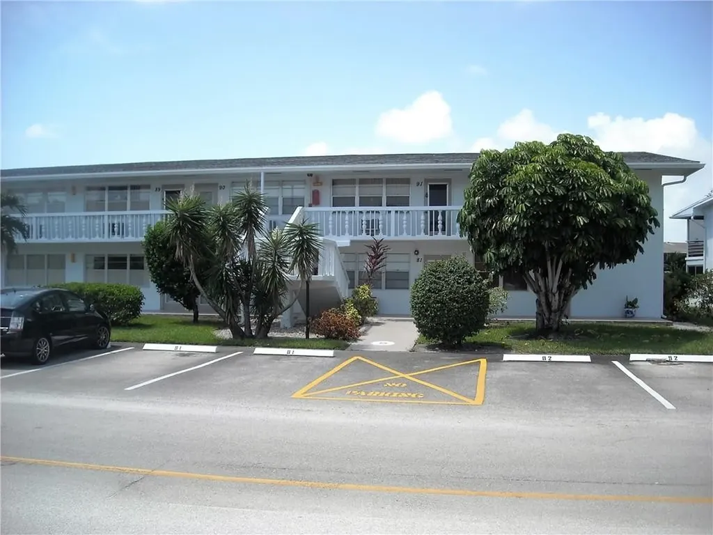 91 Lyndhurst D Deerfield Beach FL 33442