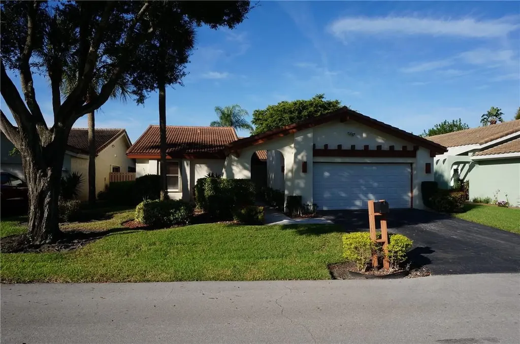 5581 Lakeview Mews Drive Boynton Beach FL 33437
