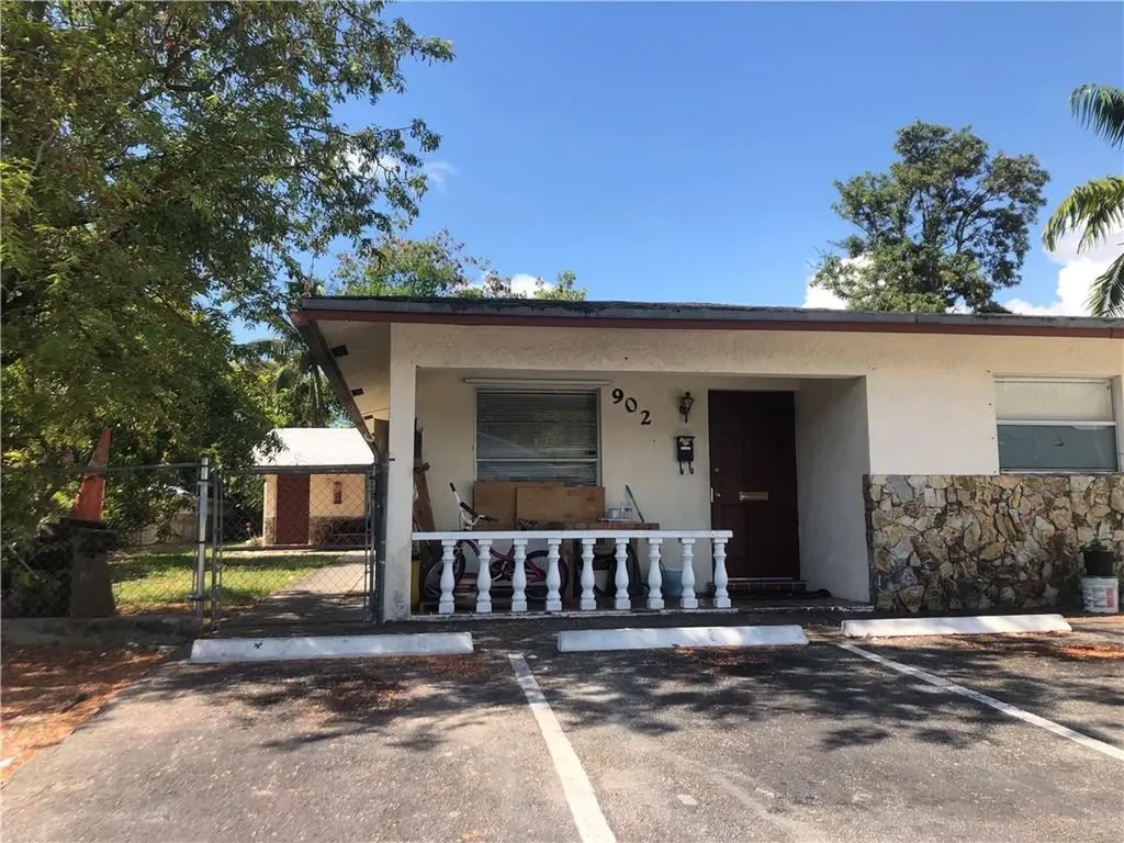 902 NE 38th Street Oakland Park FL 33334
