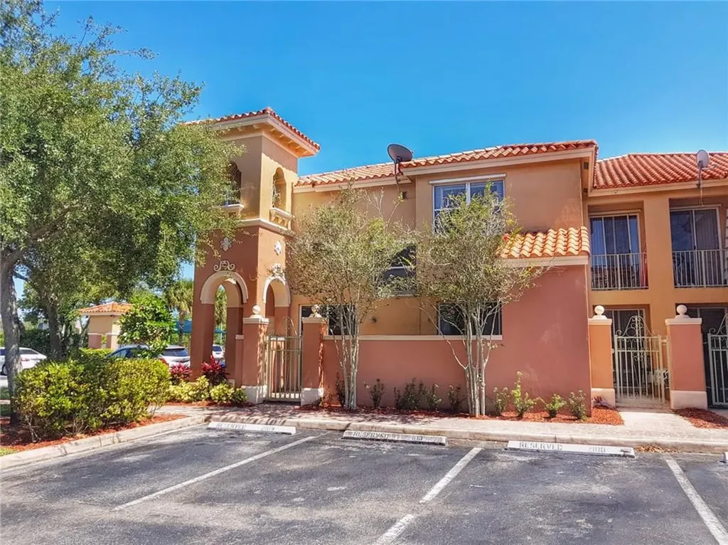 704 SW 106th Avenue Pembroke Pines FL 33025