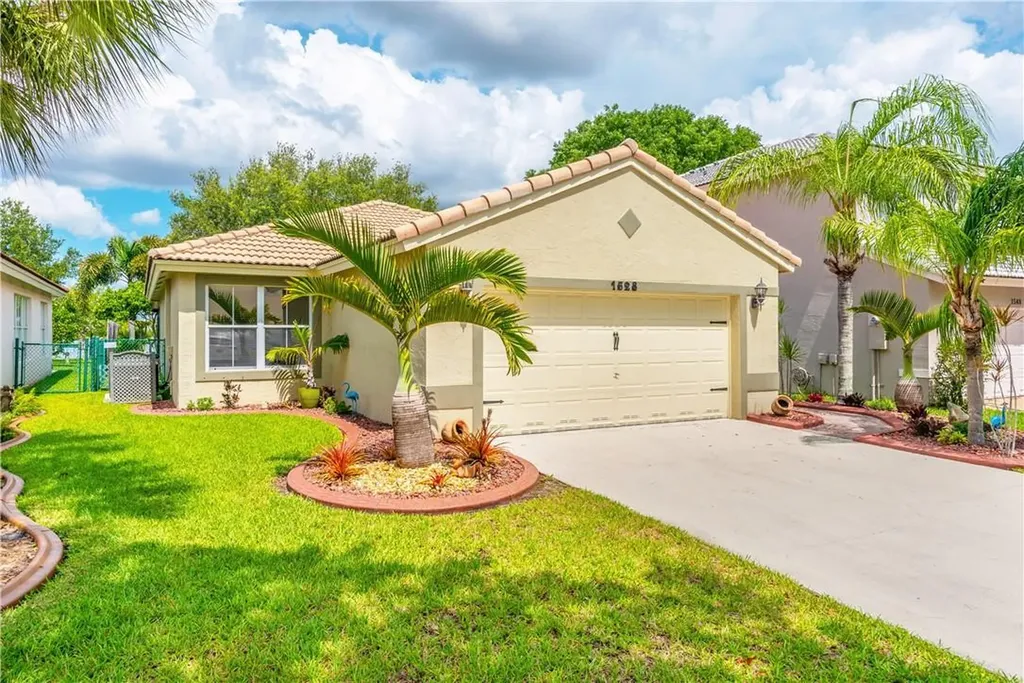 1528 NW 208th Way Pembroke Pines FL 33029