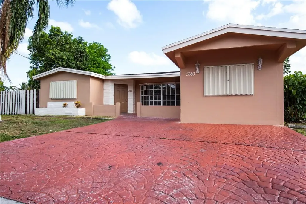 3580 NW 39th Avenue Lauderdale Lakes FL 33309